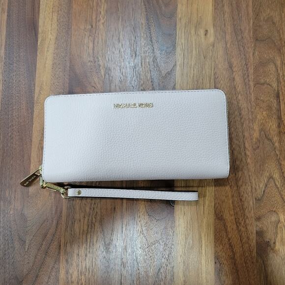 Michael Kors Handbags - Michael Kors Jet Set Continental Wristlet in Pebbled Leather